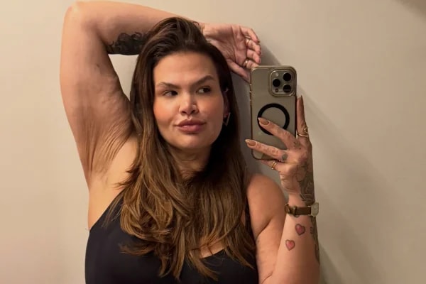 Thais Carla surpreende ao mostrar flexibilidade após perder 112 kg