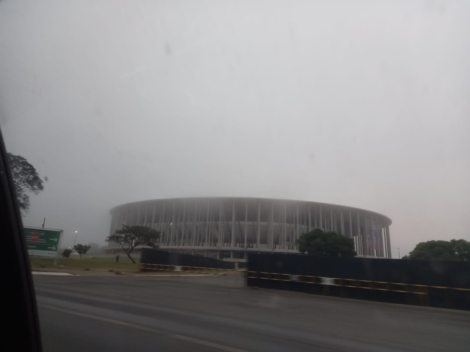 Céu de Brasília amanhece coberto por forte neblina nesta segunda-feira