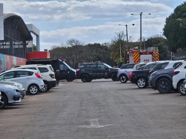 Mala abandonada em estacionamento de faculdade na Asa Sul é detonada