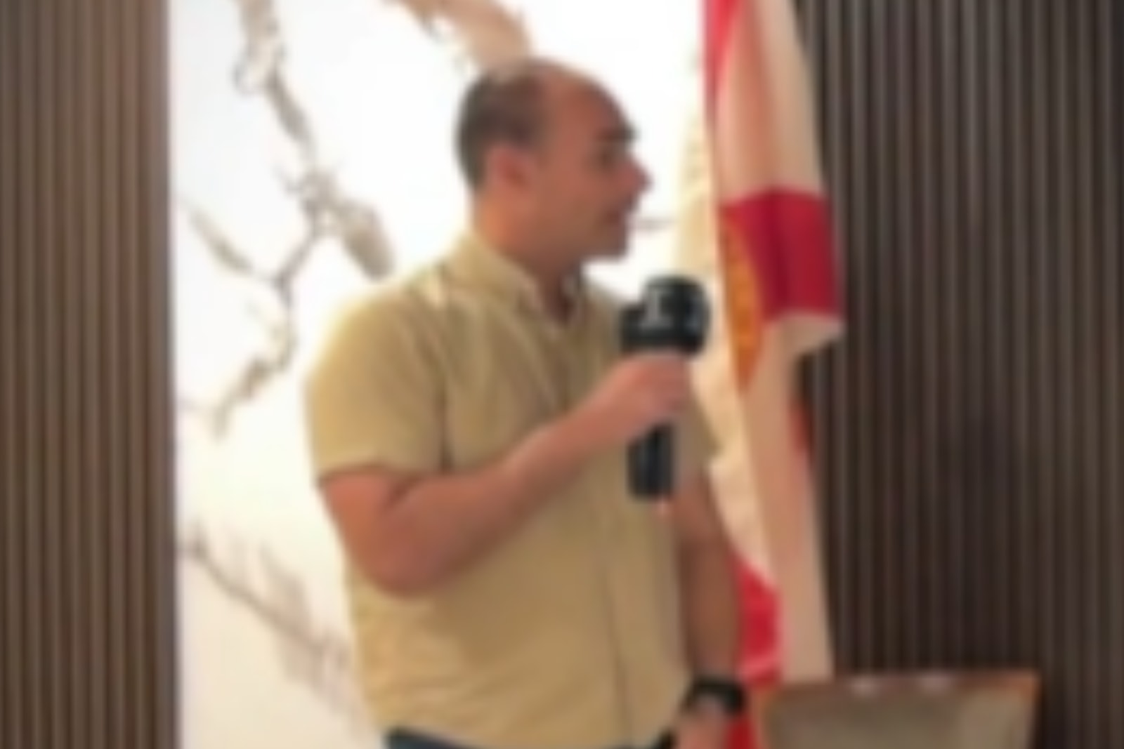 Eduardo chora ao citar prisão e ameaça Kim: "Vontade de dar porrada"
