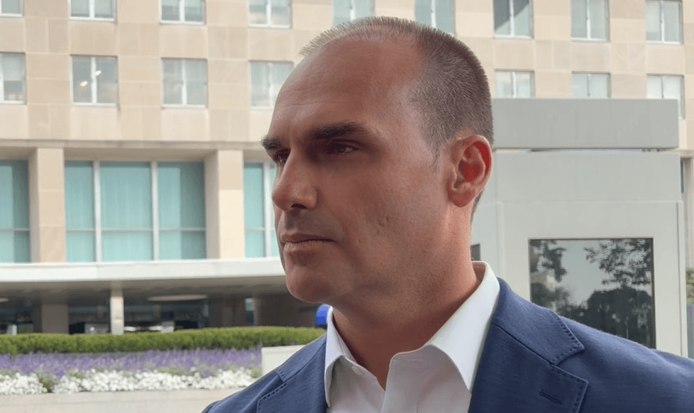 Capital e sede da campanha, Brasília fica de fora dos atos de rua de Flávio