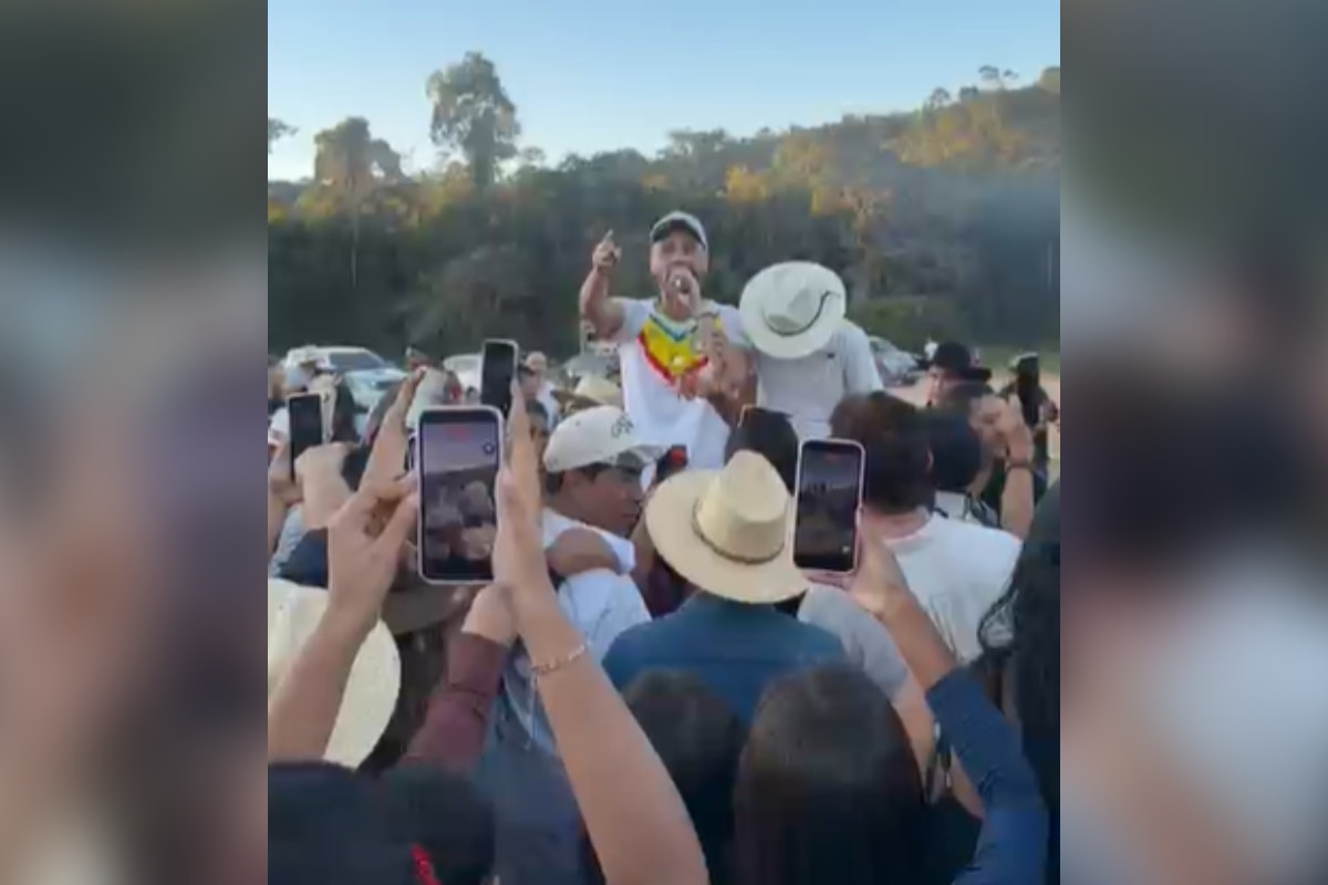Cleitinho canta em festa onde afirmou querer disputar o governo de MG