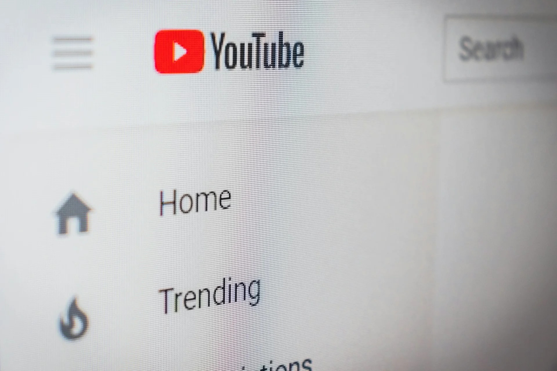 YouTube declara guerra contra conteúdo feito por IA e desmonetiza vídeos