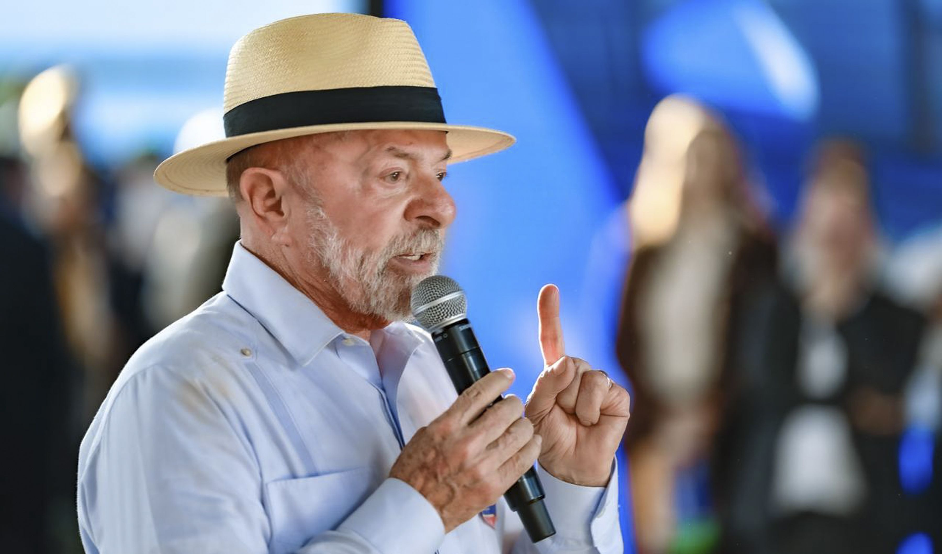 Lula busca segunda reeleição com mote da soberania e filho sob investigação