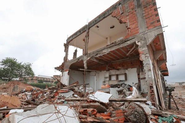 Última demolição põe fim à desocupação da Favela do Moinho