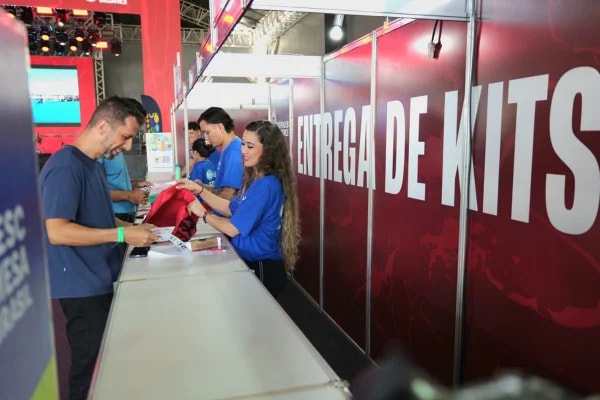 Segundo dia de entrega de kits do Metrópoles Endurance agita o Pontão