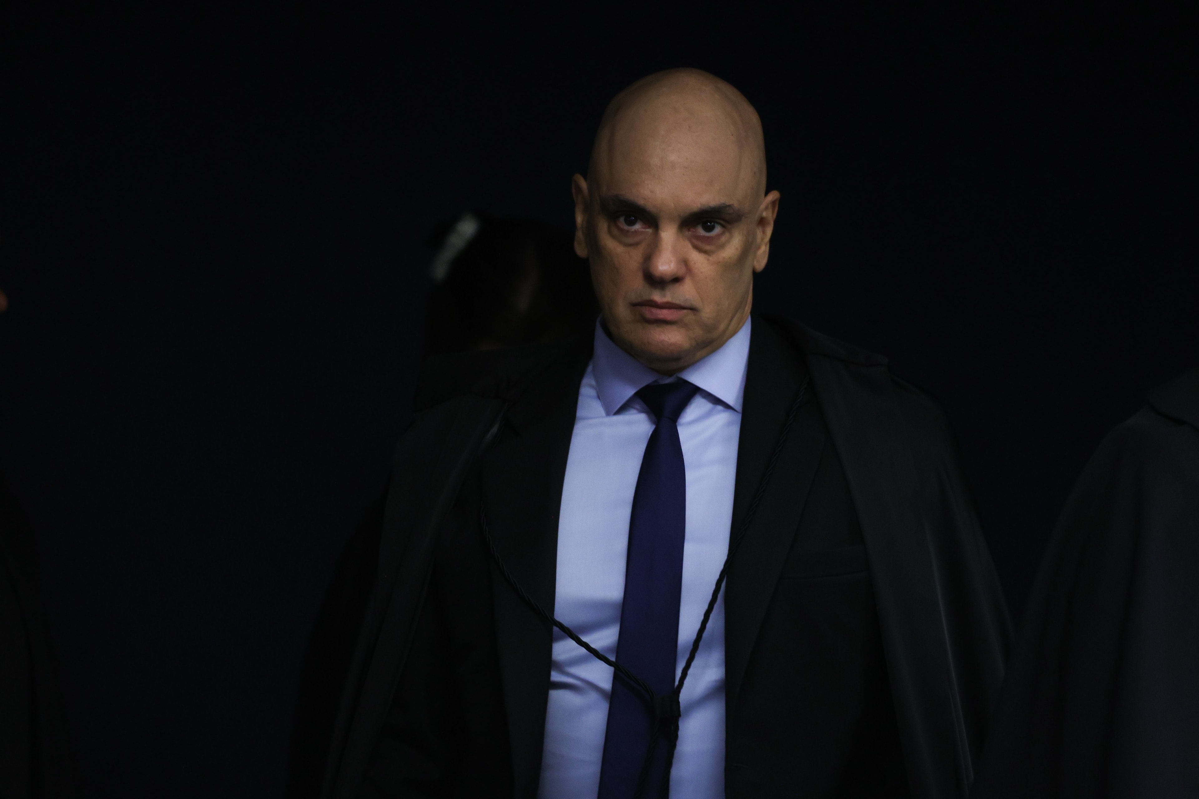 Moraes pede manifestação da PGR sobre malas sem raio-x em voo de Hugo
