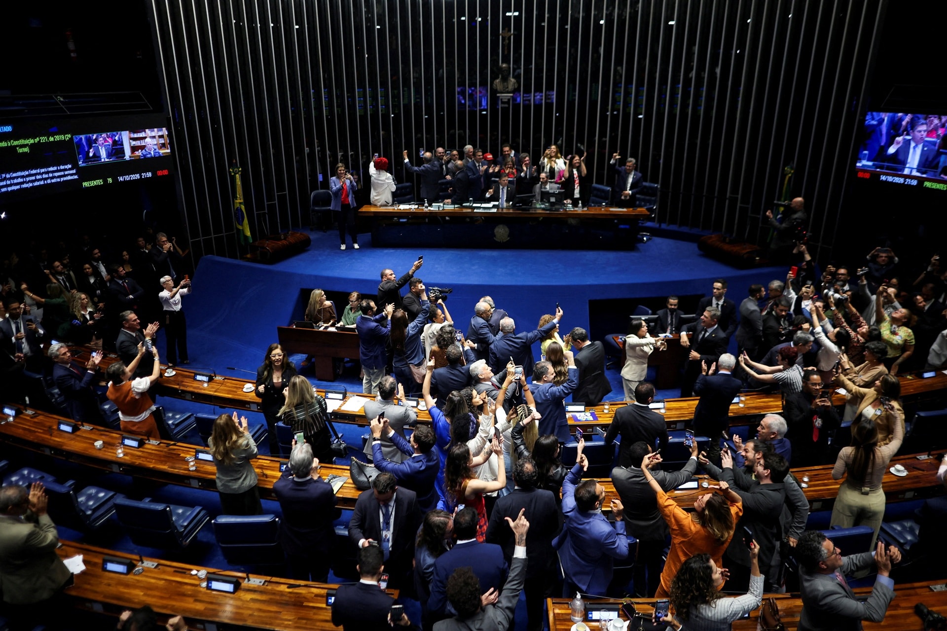 Taxas do Tesouro têm alta generalizada e IPCA+ longo bate maior nível desde 1º turno