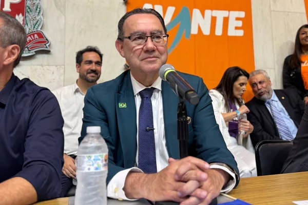 Com 2% nas pesquisas, Augusto Cury prepara cartas para Lula e Flávio