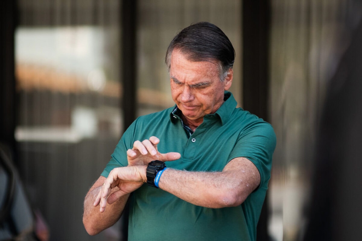Médicos indicam que Bolsonaro tem instabilidade do equilíbrio corporal