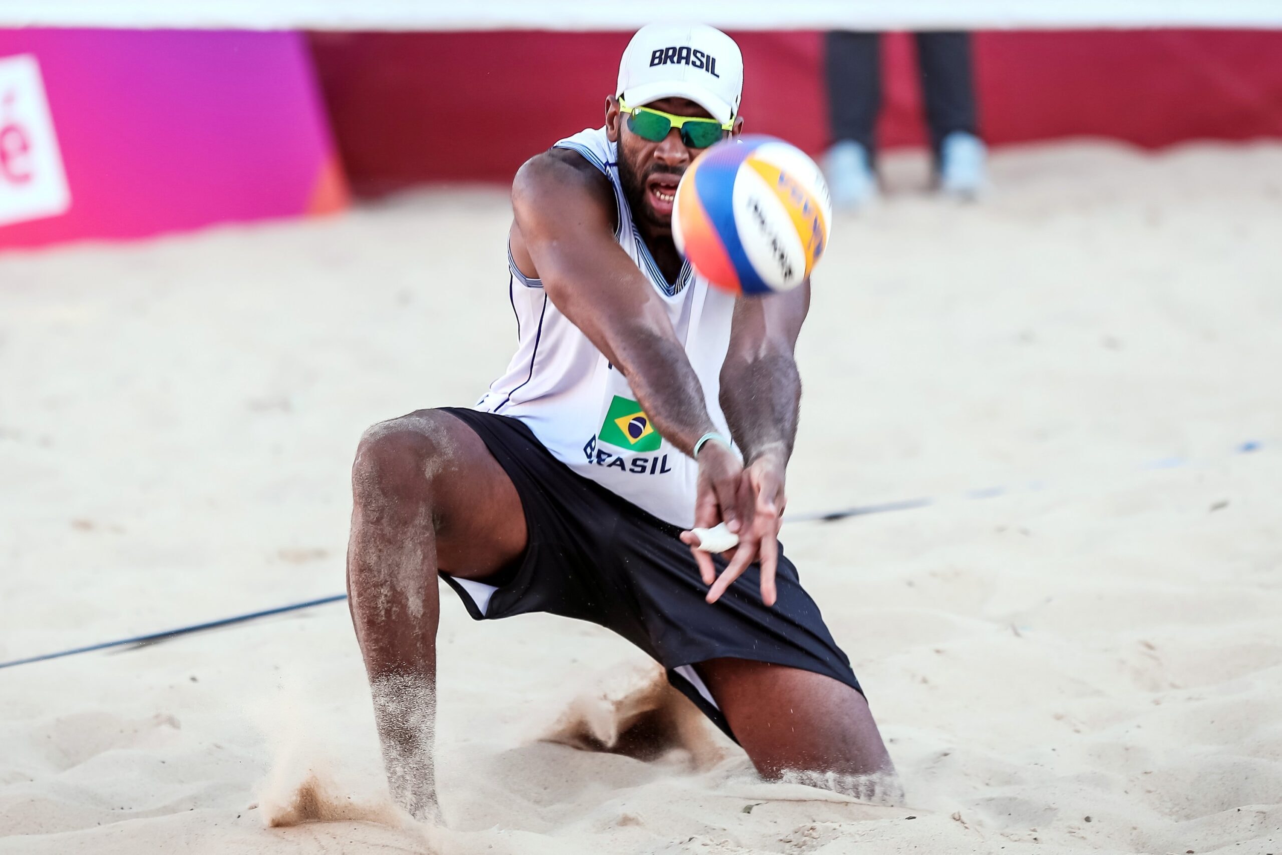 Evandro, do vôlei de praia, é vítima de racismo nos Jogos Sul-Americanos