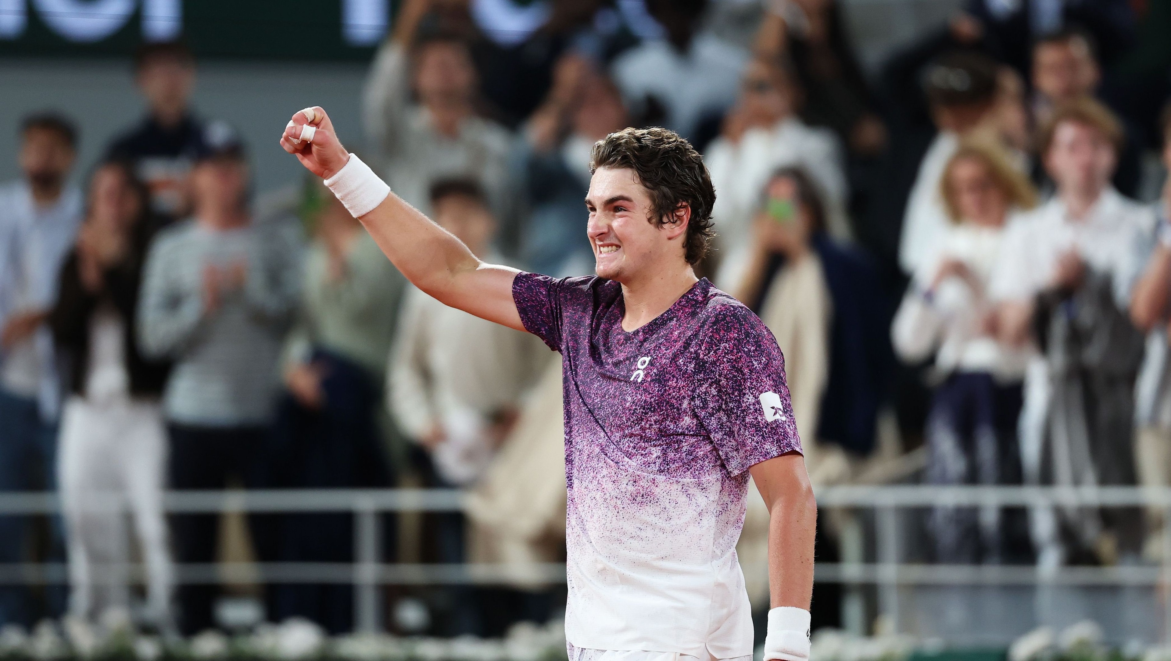Luisa Stefani e canadense vencem rivais e vão às semis de Roland Garros