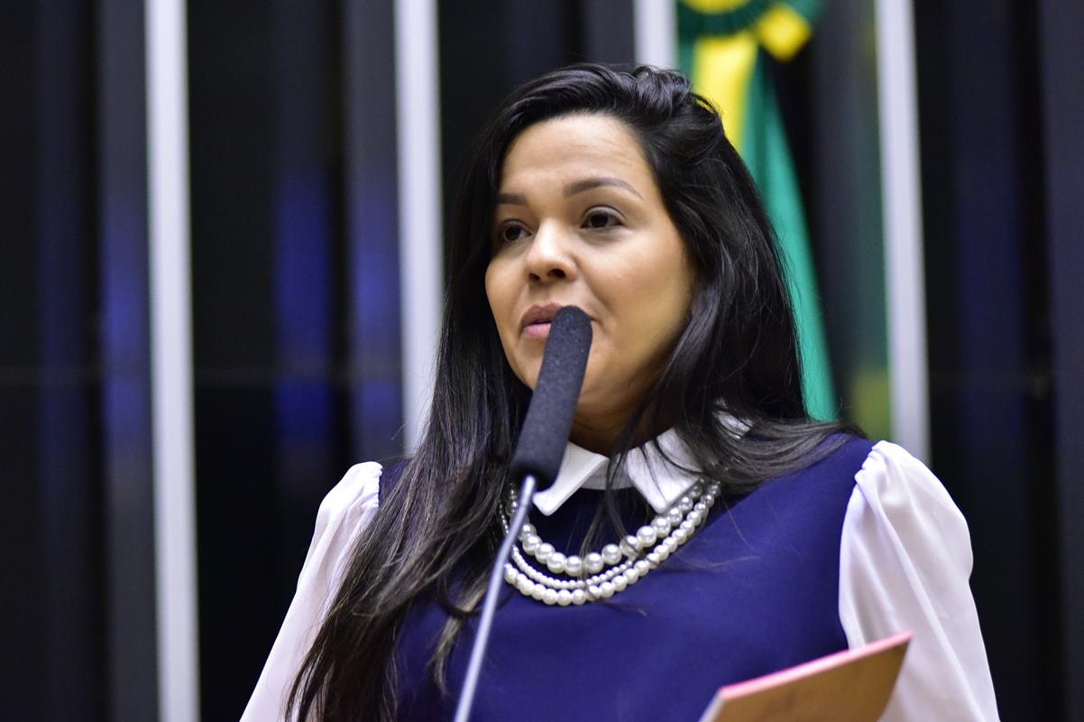 Pivô de briga entre Michelle e Flávio assumirá vaga na Câmara