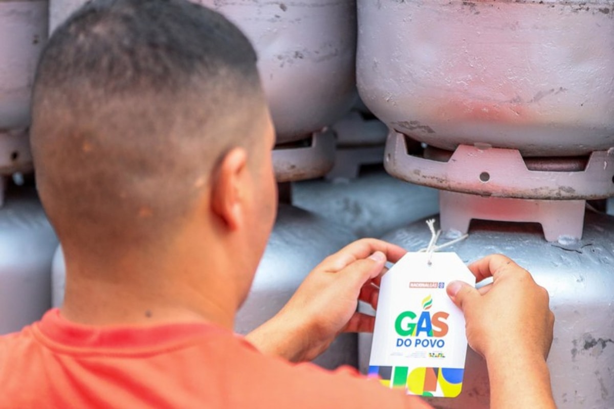 Governo federal reajusta valor do "Gás do povo". Veja valores