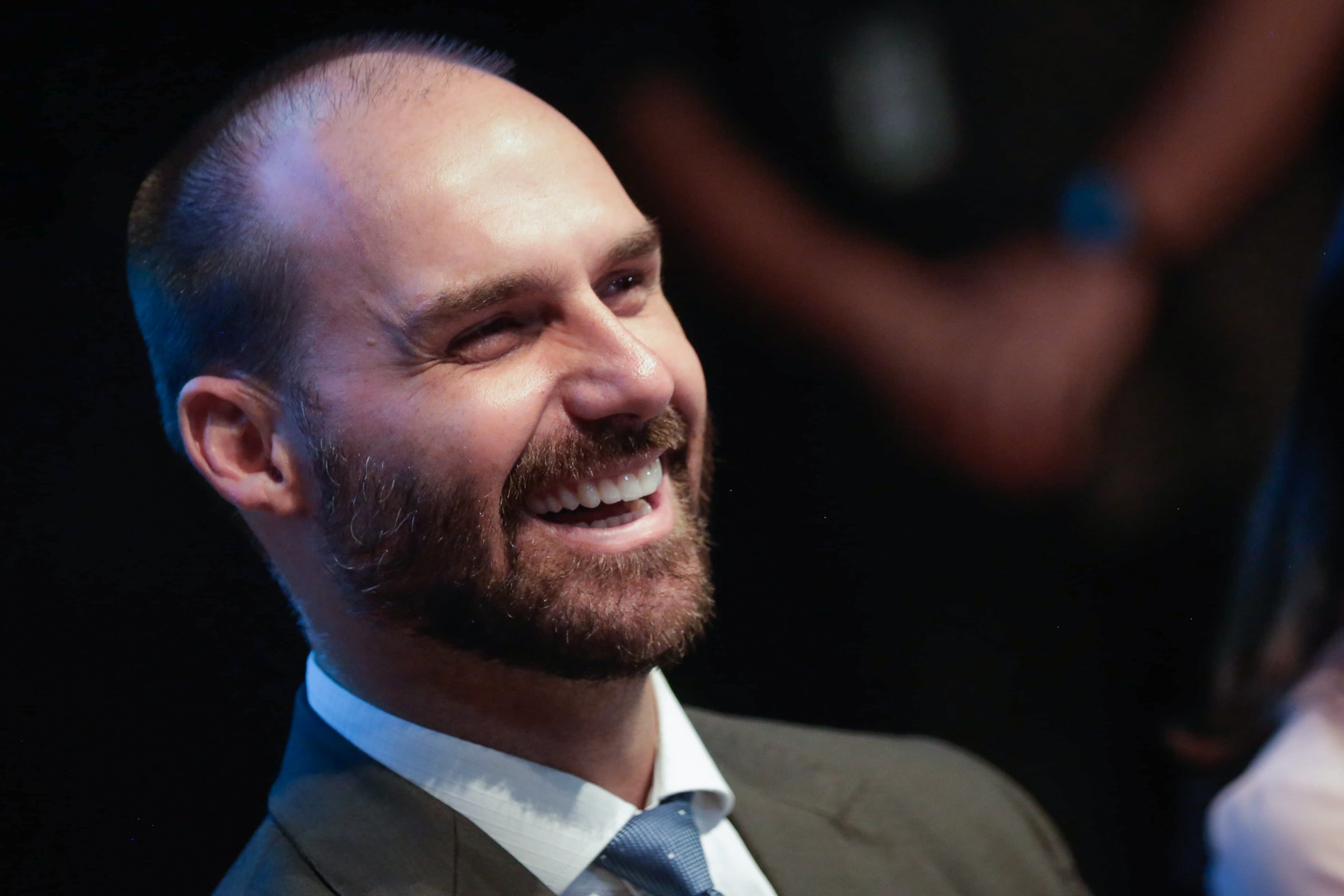Autoexilado nos EUA, Eduardo Bolsonaro desiste de disputar eleições