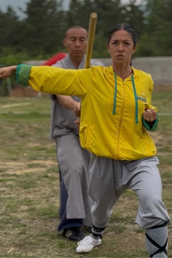 Brasileira compartilha rotina intensa em escola de kung fu na China