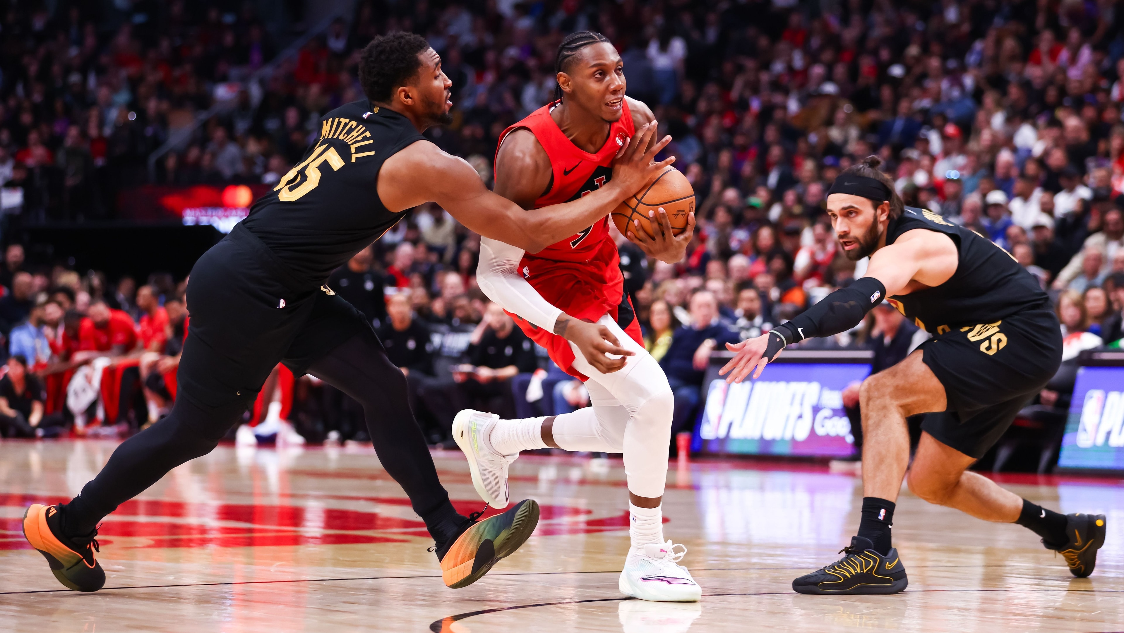 Rockets vencem Lakers, cortam vantagem e evitam eliminação na NBA