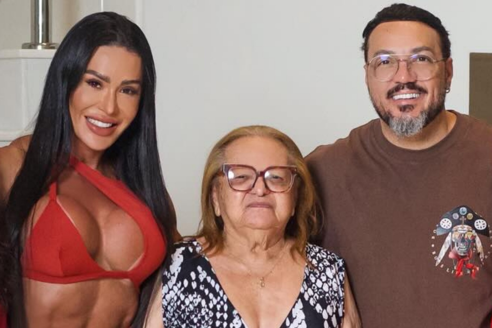 Gracyanne Barbosa se pronuncia sobre não morar mais com a mãe de Belo