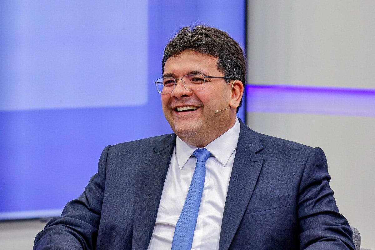 Mercado procura Fontelles, que despista e começa a anunciar equipe no Piauí