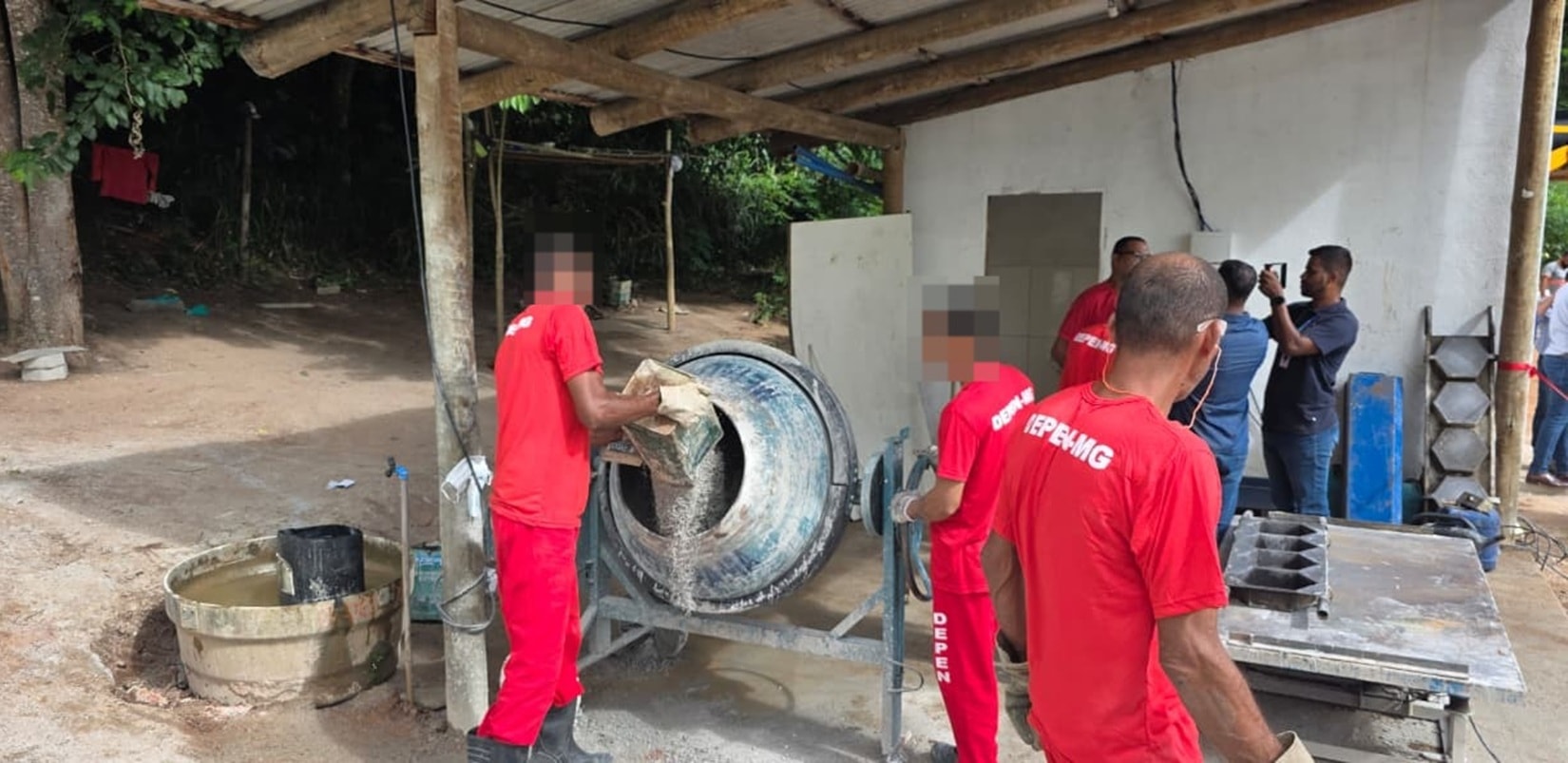 Mão na massa: presos vão produzir blocos de concreto em Teófilo Otoni