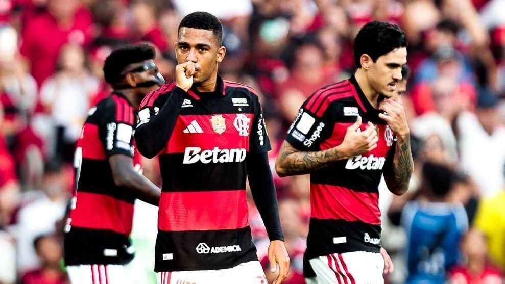 Bahia marca no fim, derrota Botafogo e volta a vencer pelo Brasileirão