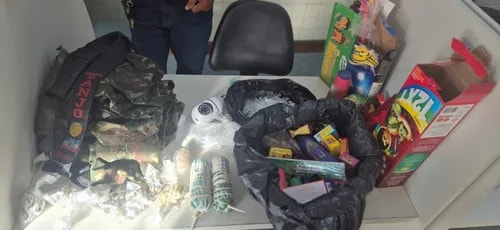 PM apreende drogas e roupas camufladas durante operação em Salvador