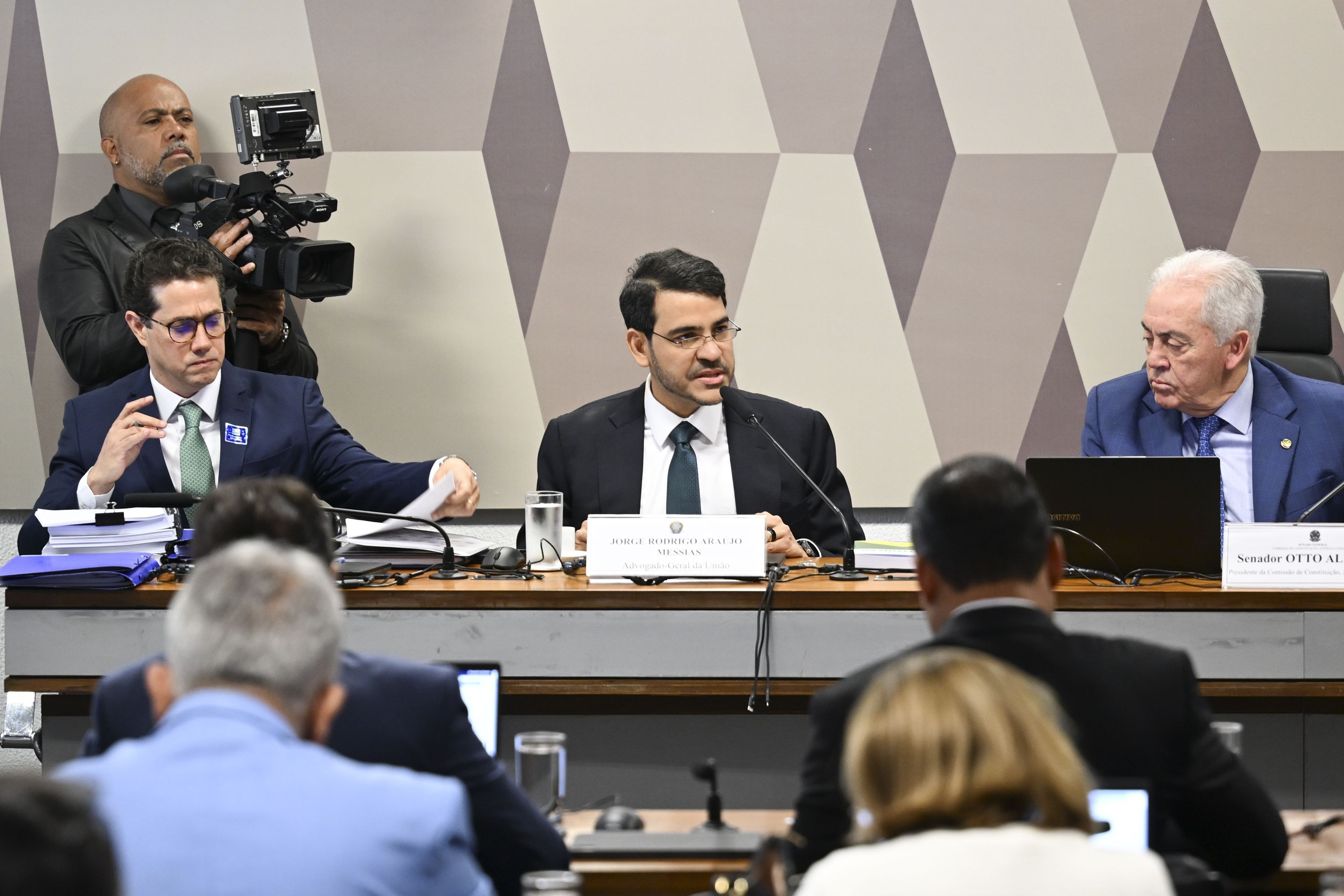 “Estado de Direito deve respeitar as liberdades”, diz Messias em sabatina