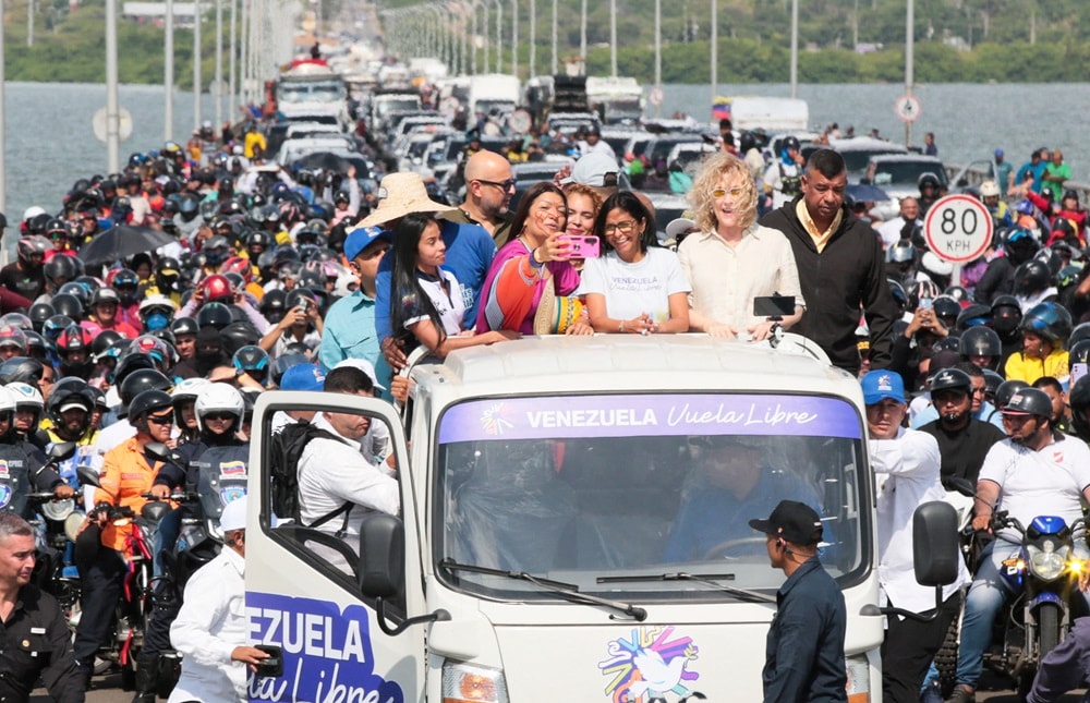 Presidente interina da Venezuela diz que renda mínima mensal aumentará para US$ 240
