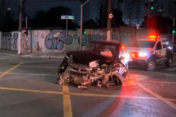 PM investiga atuação de policiais após fuga de motorista em acidente