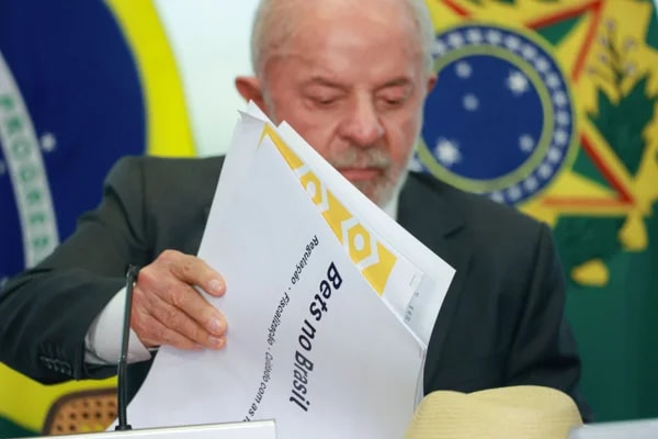 Petistas veem "vantagem" em votar PEC 6x1 somente após o 1º turno