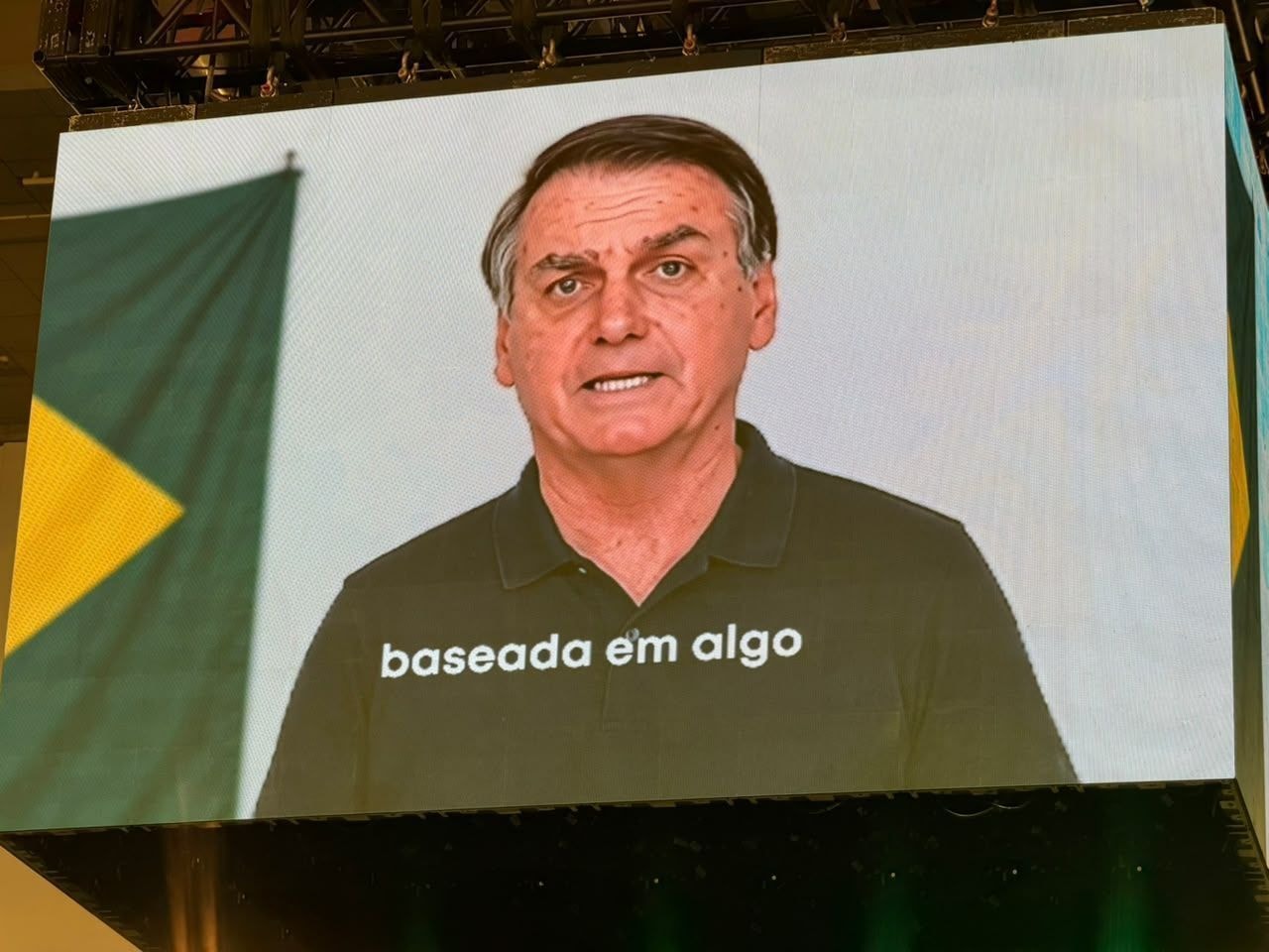 Nunes Marques vê “indício de ilegalidade” em fala de Flávio sobre urnas