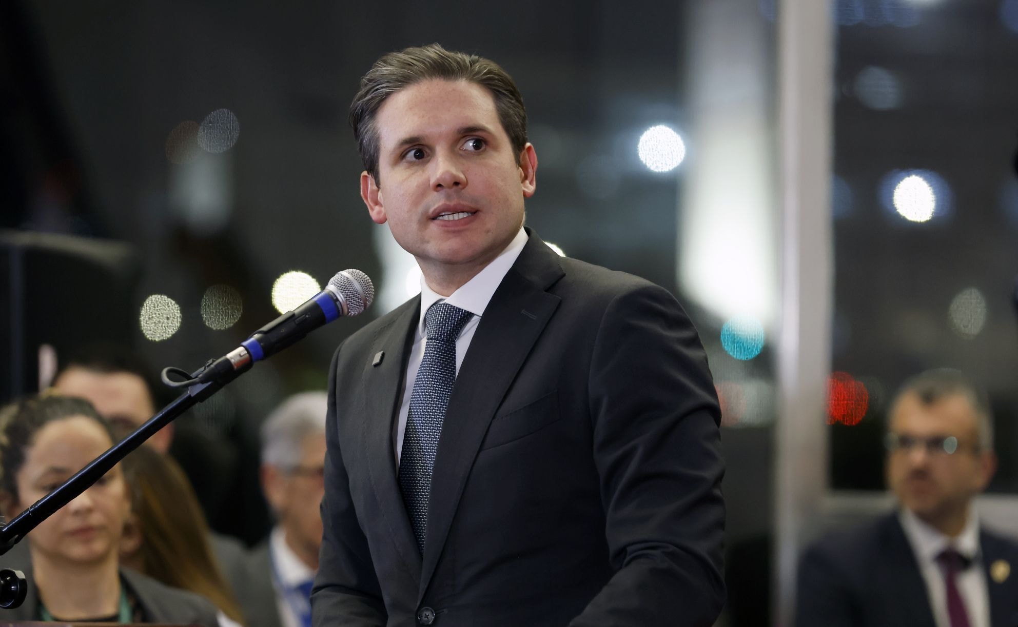Hugo Motta acena à oposição ao avançar com maioridade penal