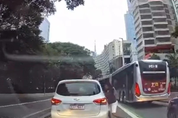 Gangue da bananeira: homens atacam motoristas na Marginal Tietê