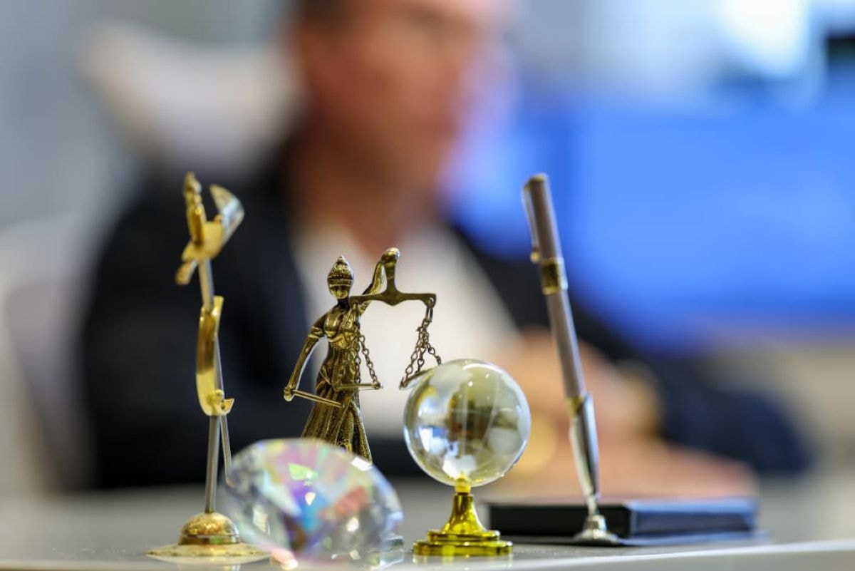 Trabalhar além do horário pode gerar justa causa? Entenda caso de MG