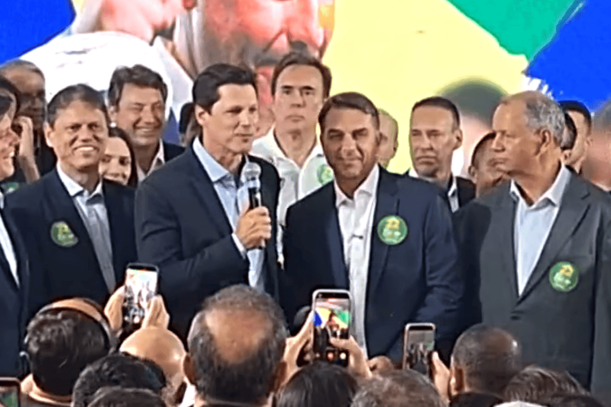 Governador de Goiás pede que Flávio se inspire governo de Bolsonaro e Temer