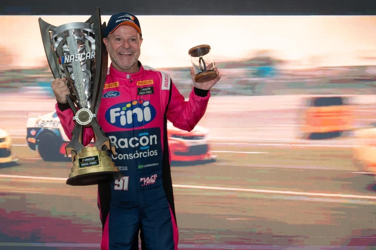 Cíntia Chagas confirma namoro com o piloto Rubens Barrichello
