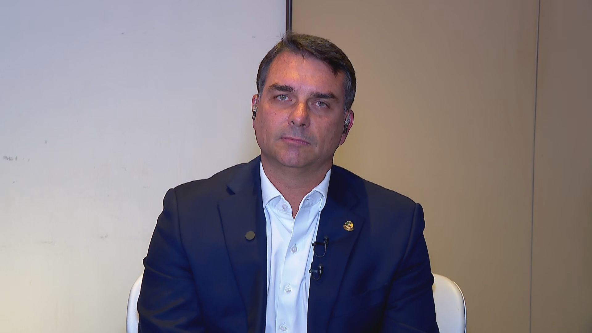 Flávio nega que Eduardo tenha gerenciado dinheiro de filme sobre Bolsonaro