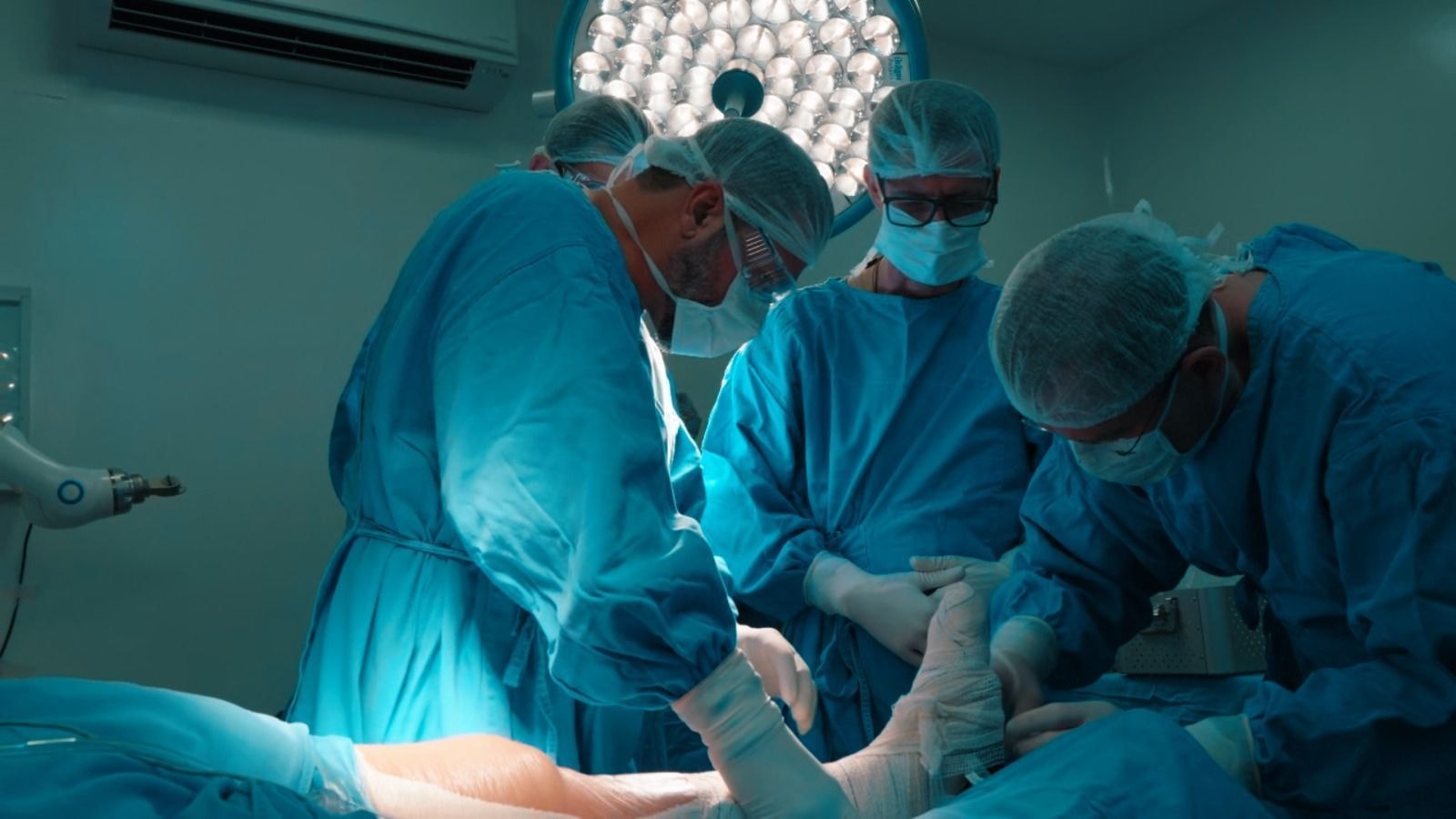 Cirurgia inédita com robô chines que pode mudar tratamento no SUS; veja
