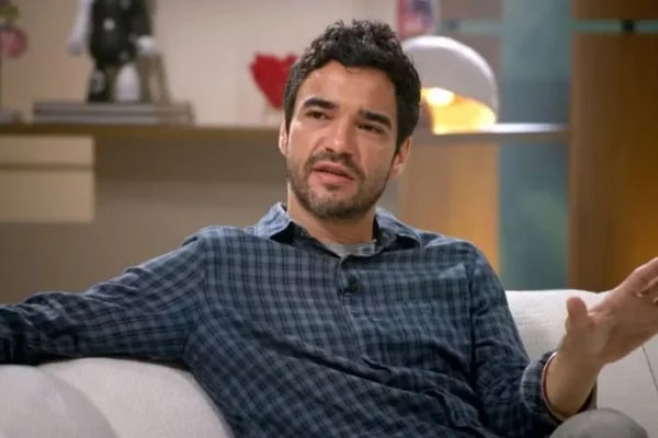 Caio Blat revela dificuldades dos filhos com leitura por uso de telas