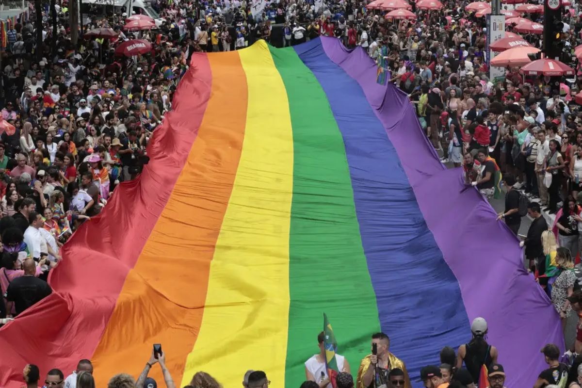 Parada LGBT+ de SP chega aos 30 com apelo às urnas e poucas autoridades