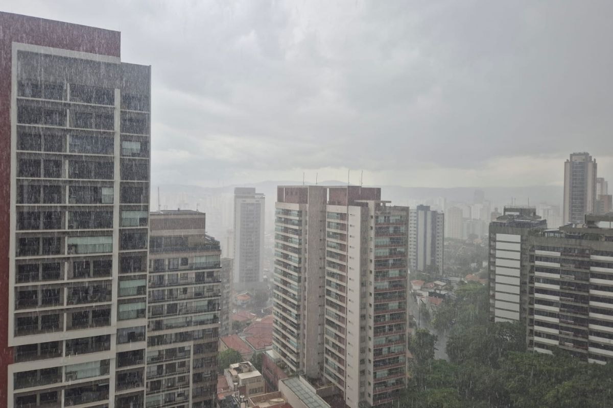 Frente fria derruba temperatura e SP tem risco de tempestades