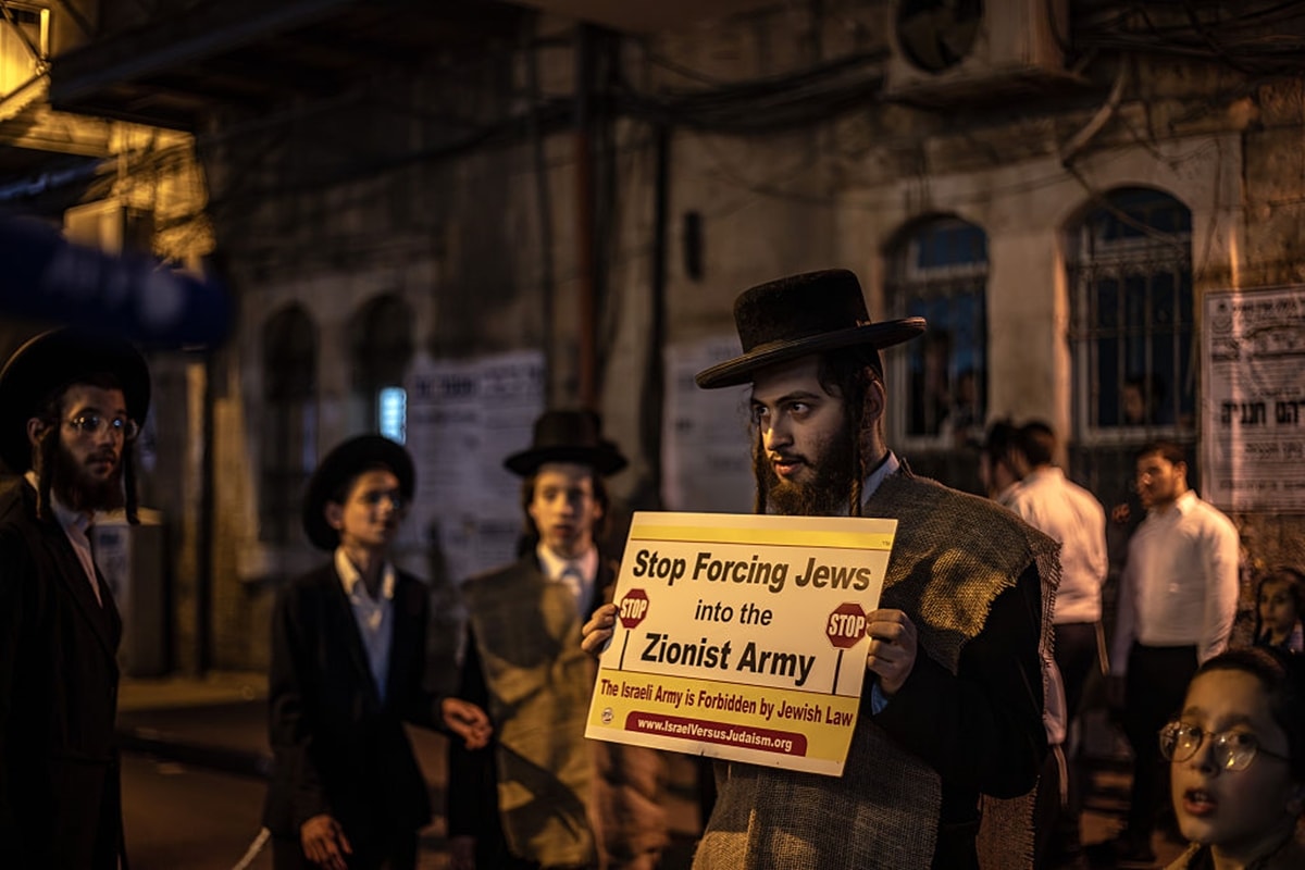 Justiça de Israel decide punir ultraortodoxos que negaram alistamento