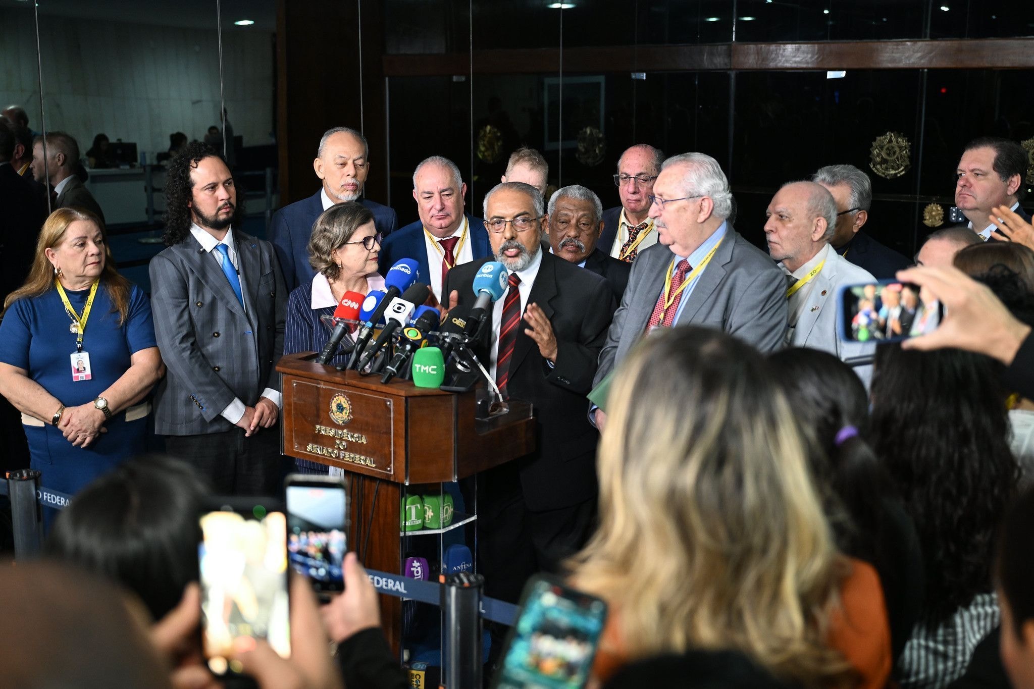 Vontade majoritária é votar PEC 6×1 como veio da Câmara, diz Teresa à CNN