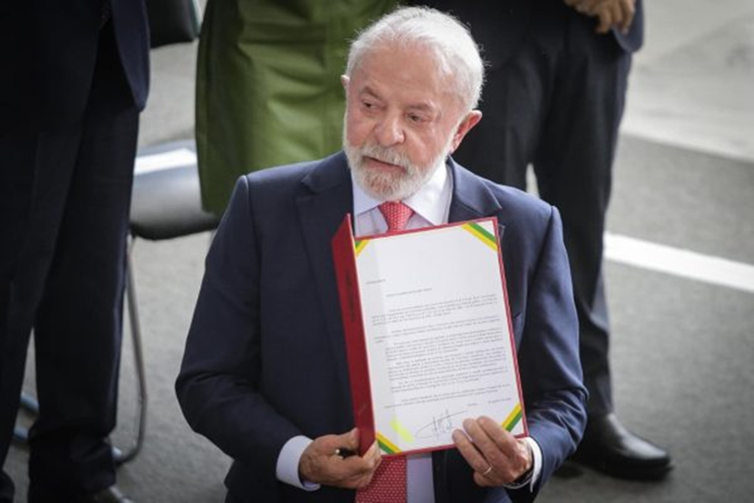 Lula anuncia novo financiamento para compra de caminhões e ônibus