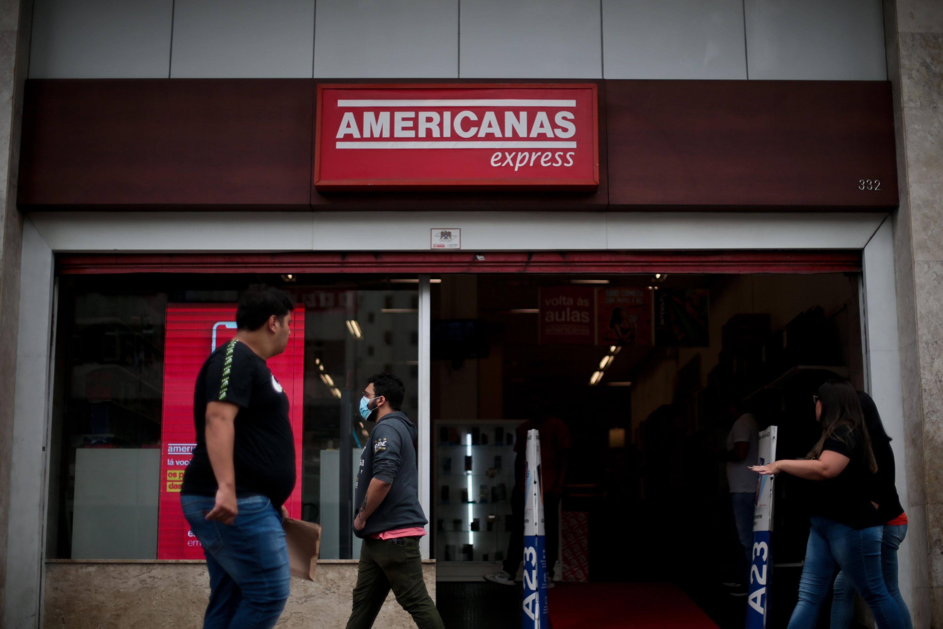 Presidente do PL tentará acalmar atritos entre Michelle e Flávio
