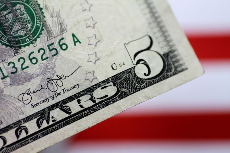 Ibovespa cai pressionado por taxas de Treasuries; dólar sobe