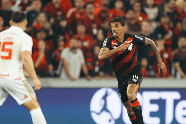 Athletico-PR x Vitória encerram ida das oitavas da Copa do Brasil