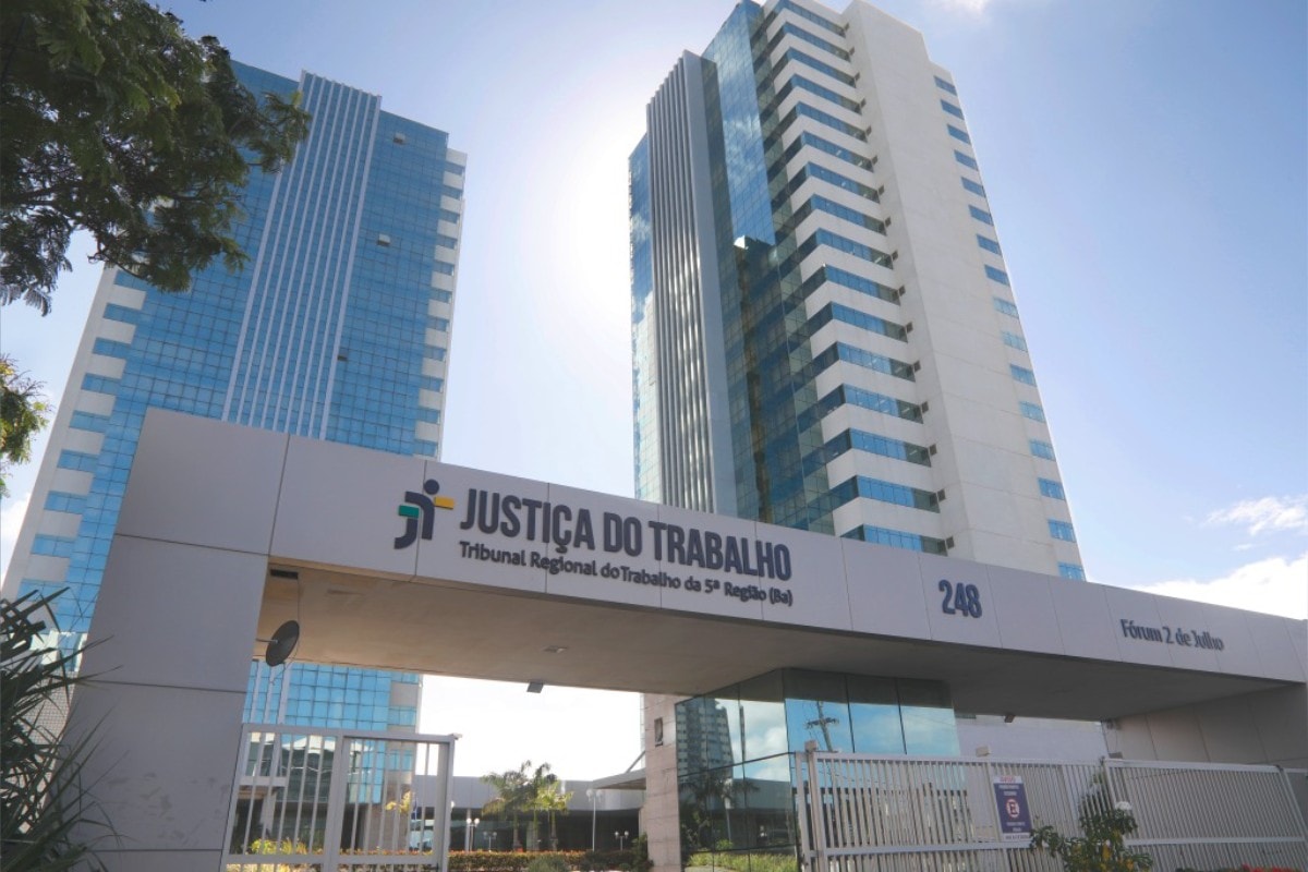 Justiça condena empresa após supervisor mandar homem trocar absorvente