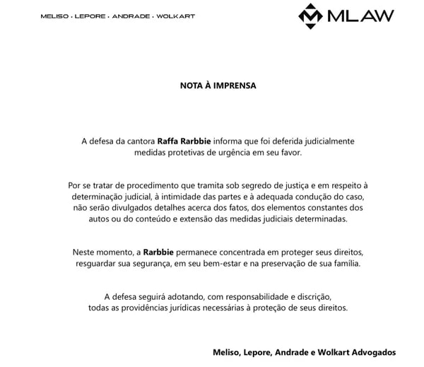 Ex de Latino consegue medida protetiva após acusações de agressão