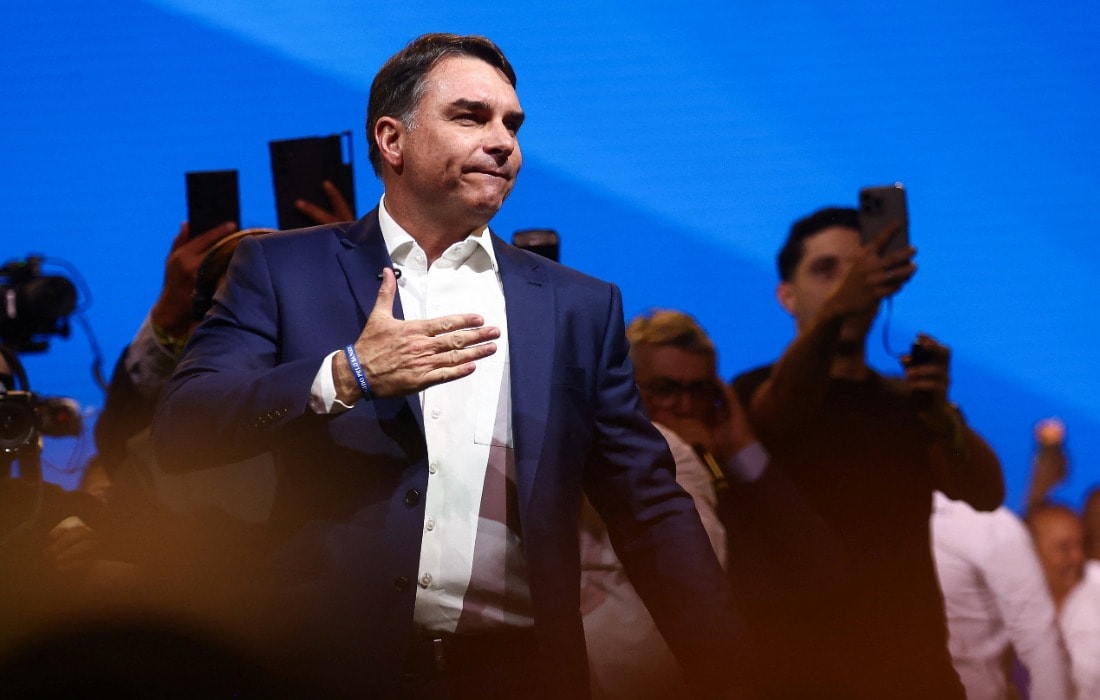 Hoje é o início da luta do bem contra o mal que Bolsonaro começou em 2018, diz Flávio